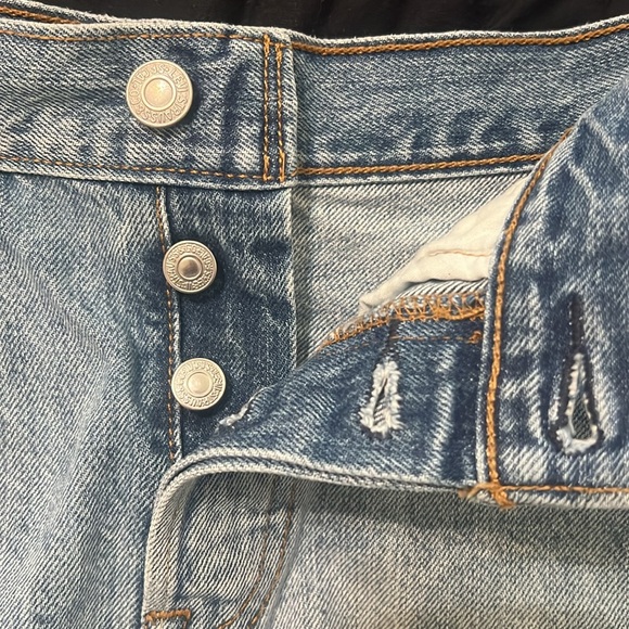 Levi 501 Shorts - Picture 3 of 5